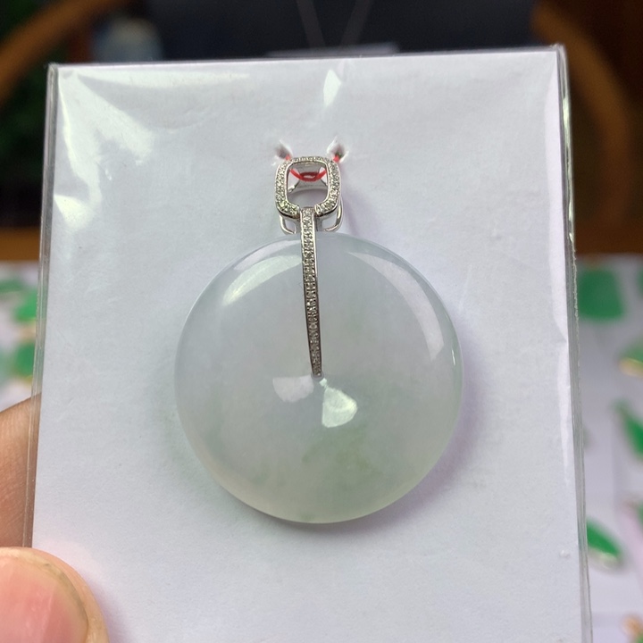 颈饰18K金镶嵌翡翠