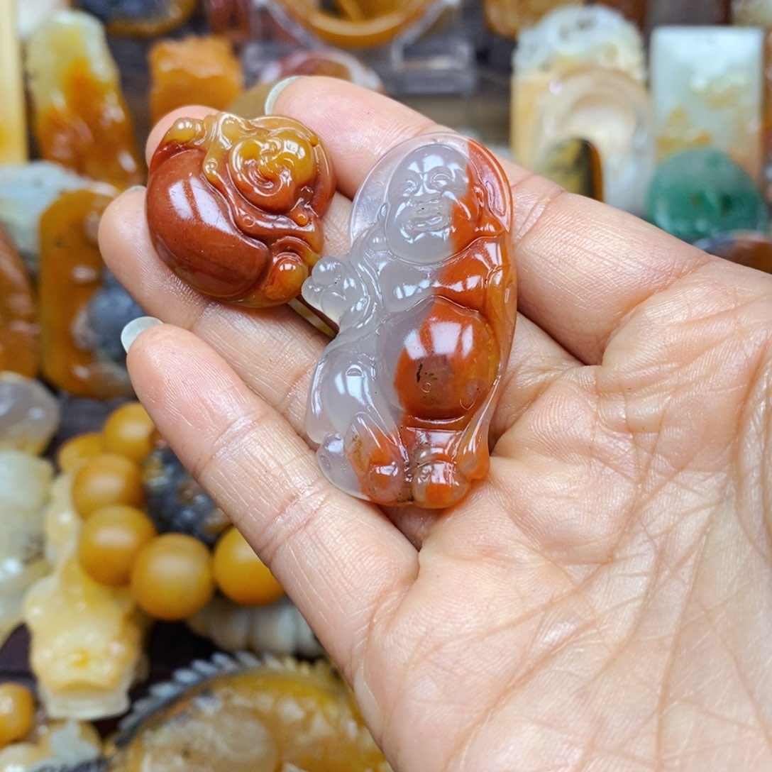 石英质玉（黄龙玉）颈饰未镶嵌