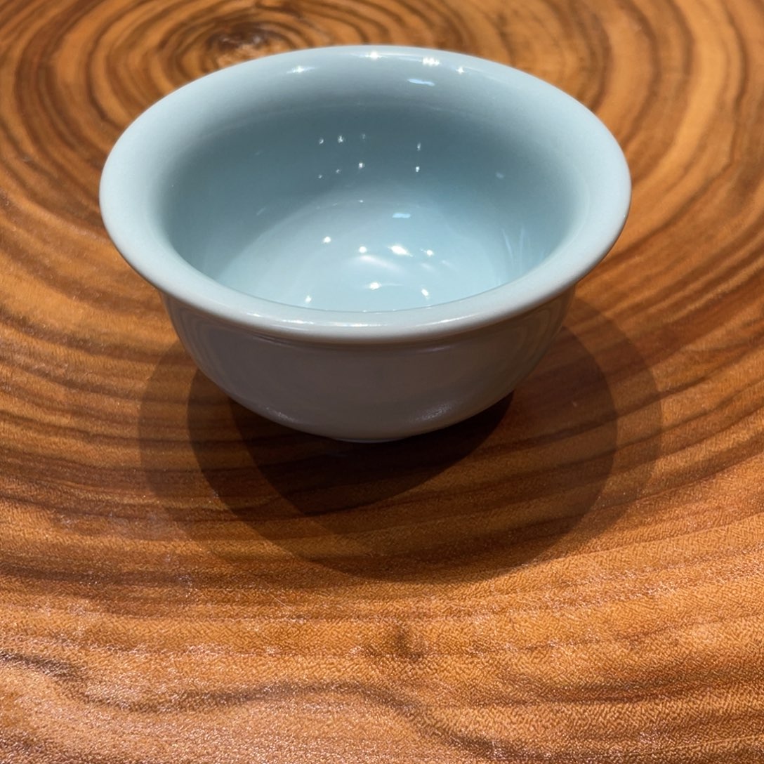 天青釉朱晓辉款手拉压手杯微瑕