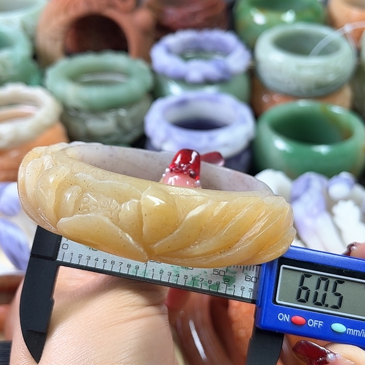 石英质玉手镯未镶嵌