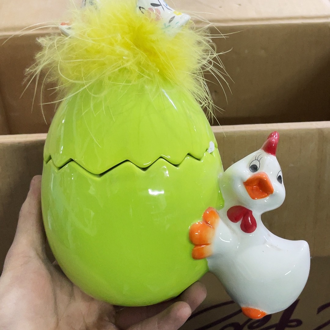 摆件  磕碰。 瑕疵。