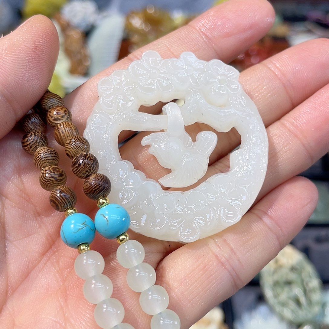 蛇纹石玉未镶嵌颈饰