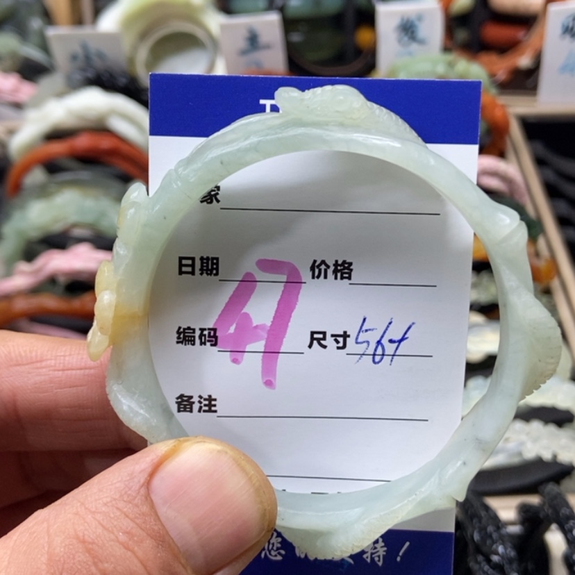 【闪购商品】蛇纹石玉手镯未镶嵌海**星