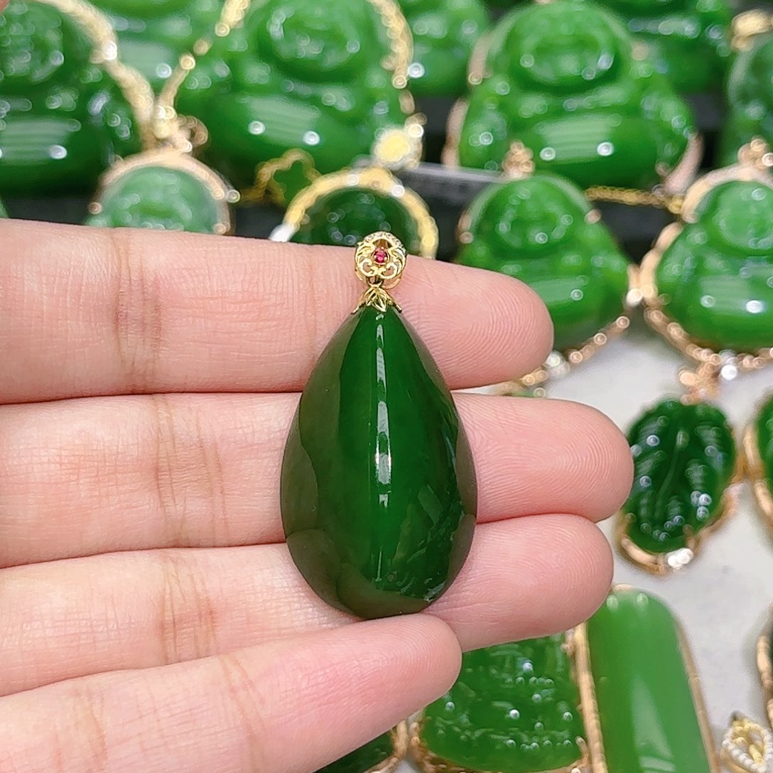 和田玉（碧玉）颈饰18K金镶嵌