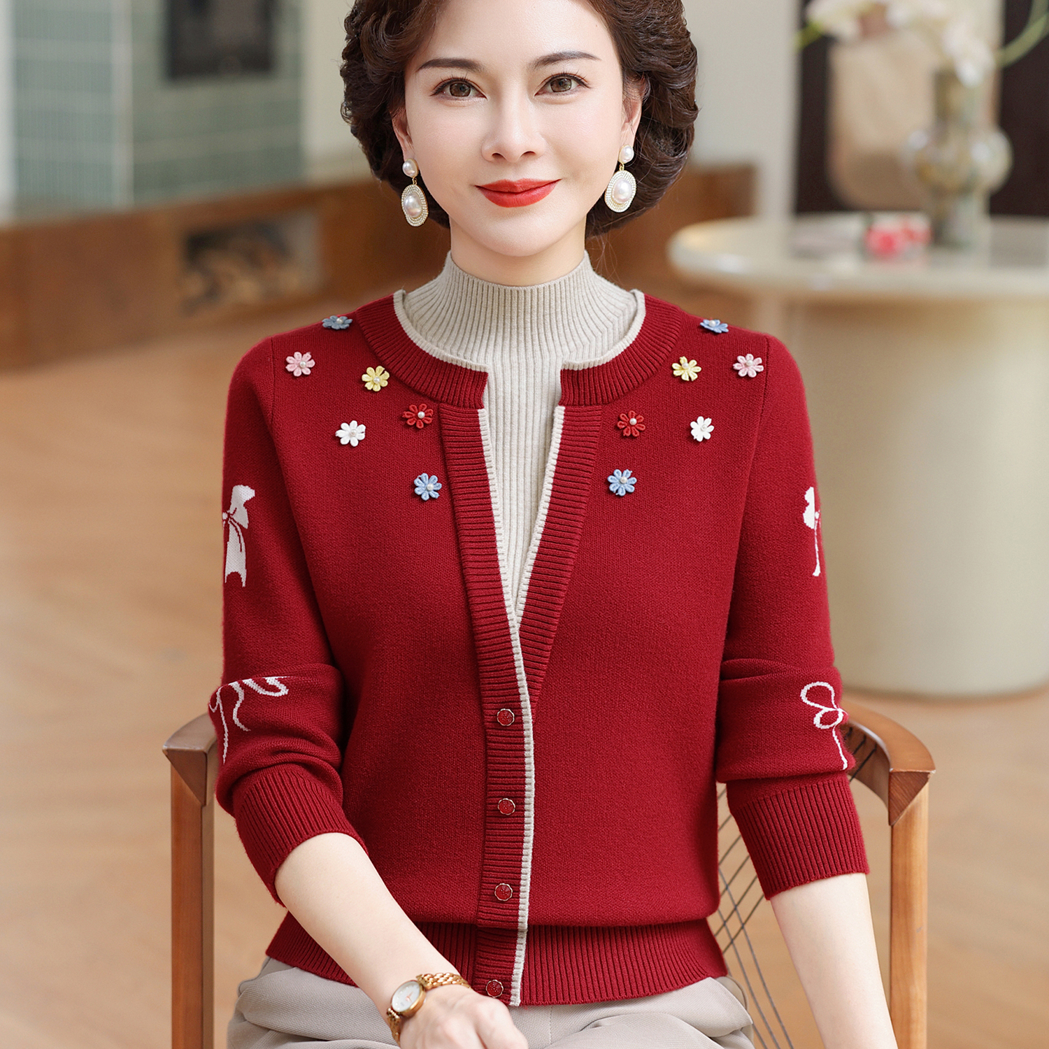 妈妈春秋洋气上衣假两件中年女秋装针织衫中老年2025新款打底小衫