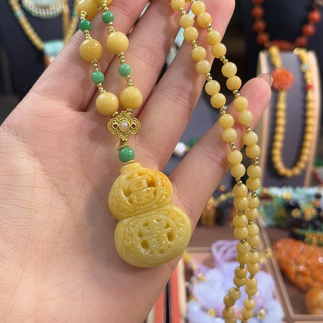 翡翠未镶嵌颈饰炸