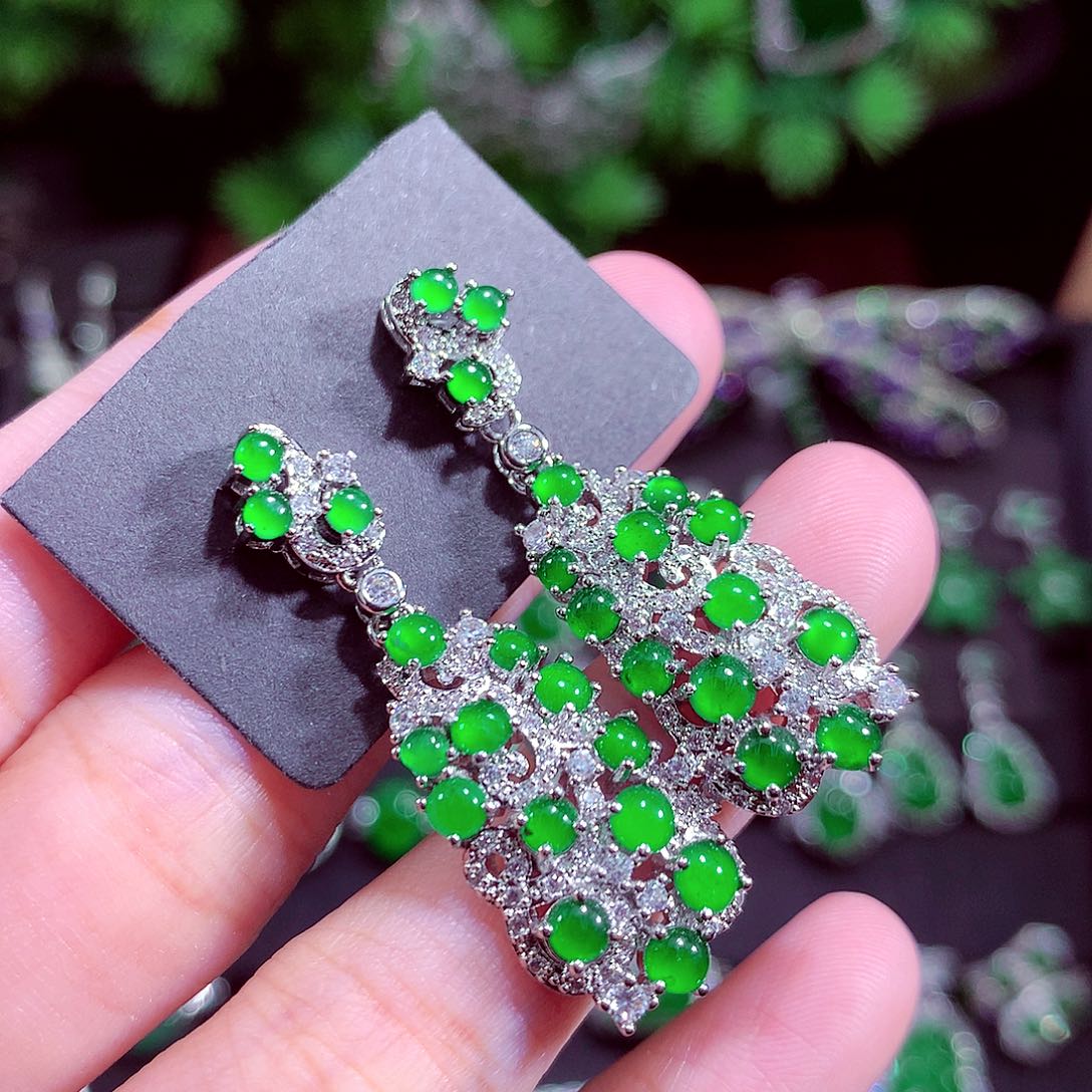 颈饰未镶嵌翡翠天然