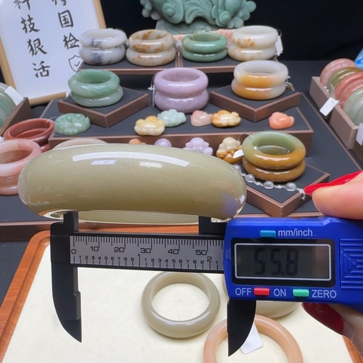 石英岩玉未镶嵌手镯