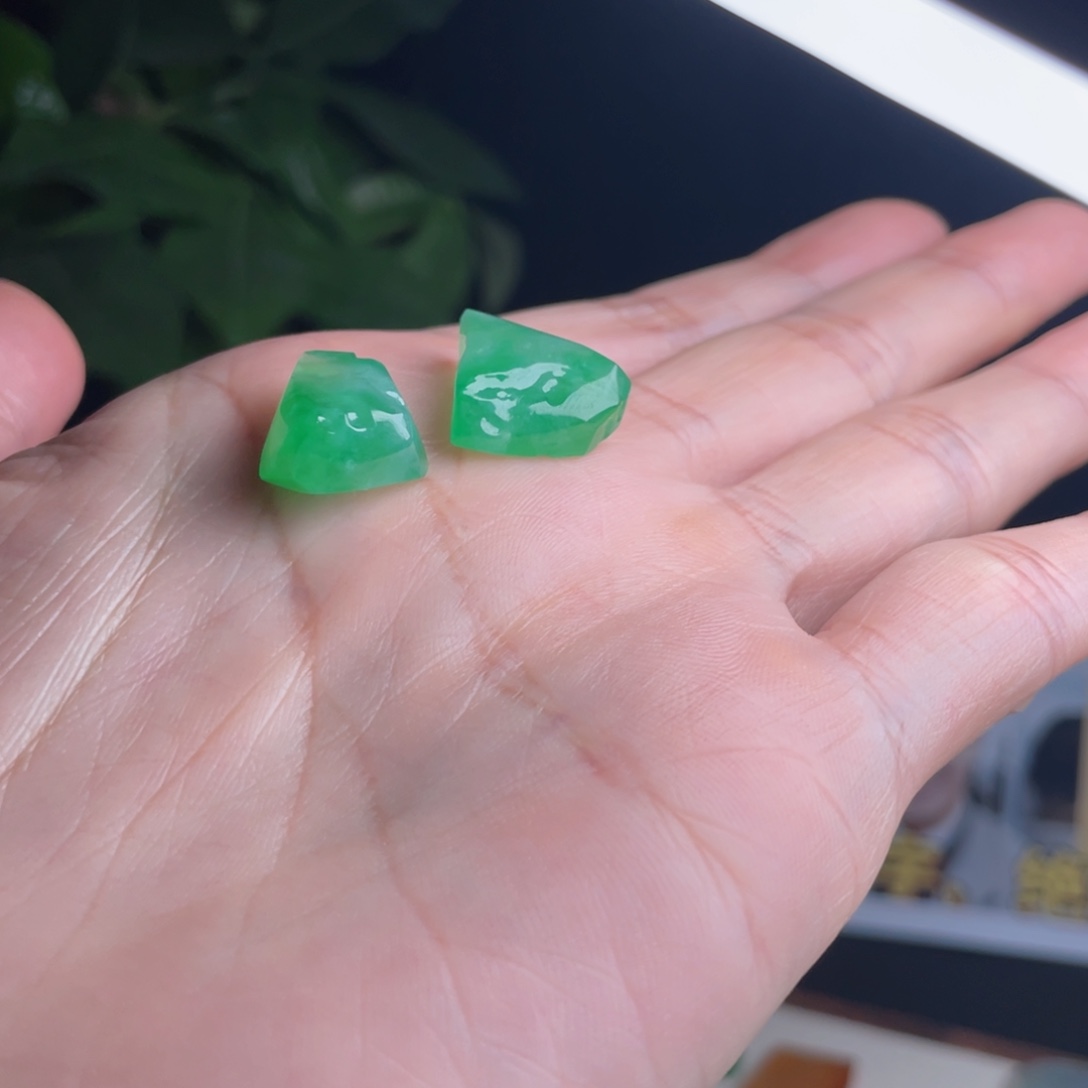 翡翠未镶嵌颈饰随行