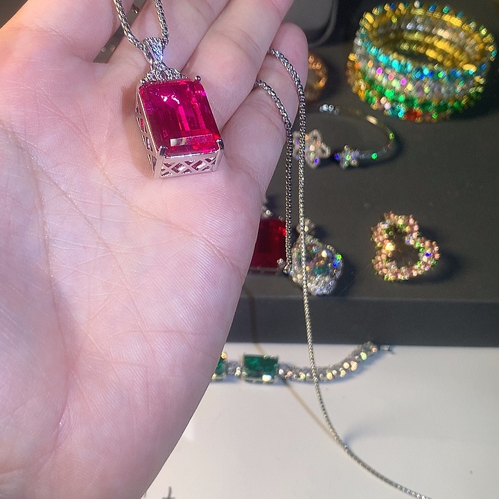 非金属07吊坠。           