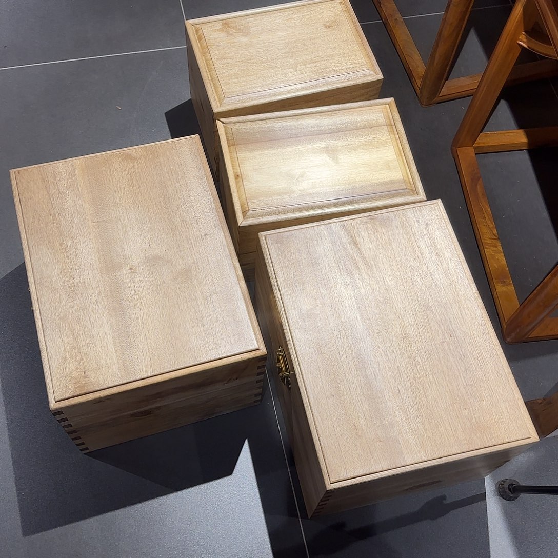 ￥***狼金丝楠四個大箱子