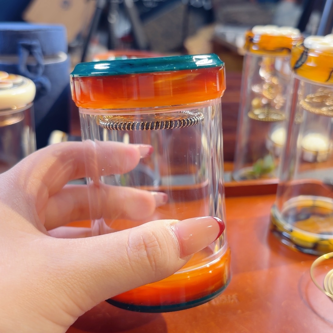 红鎏金蝈蝈罐配黑金