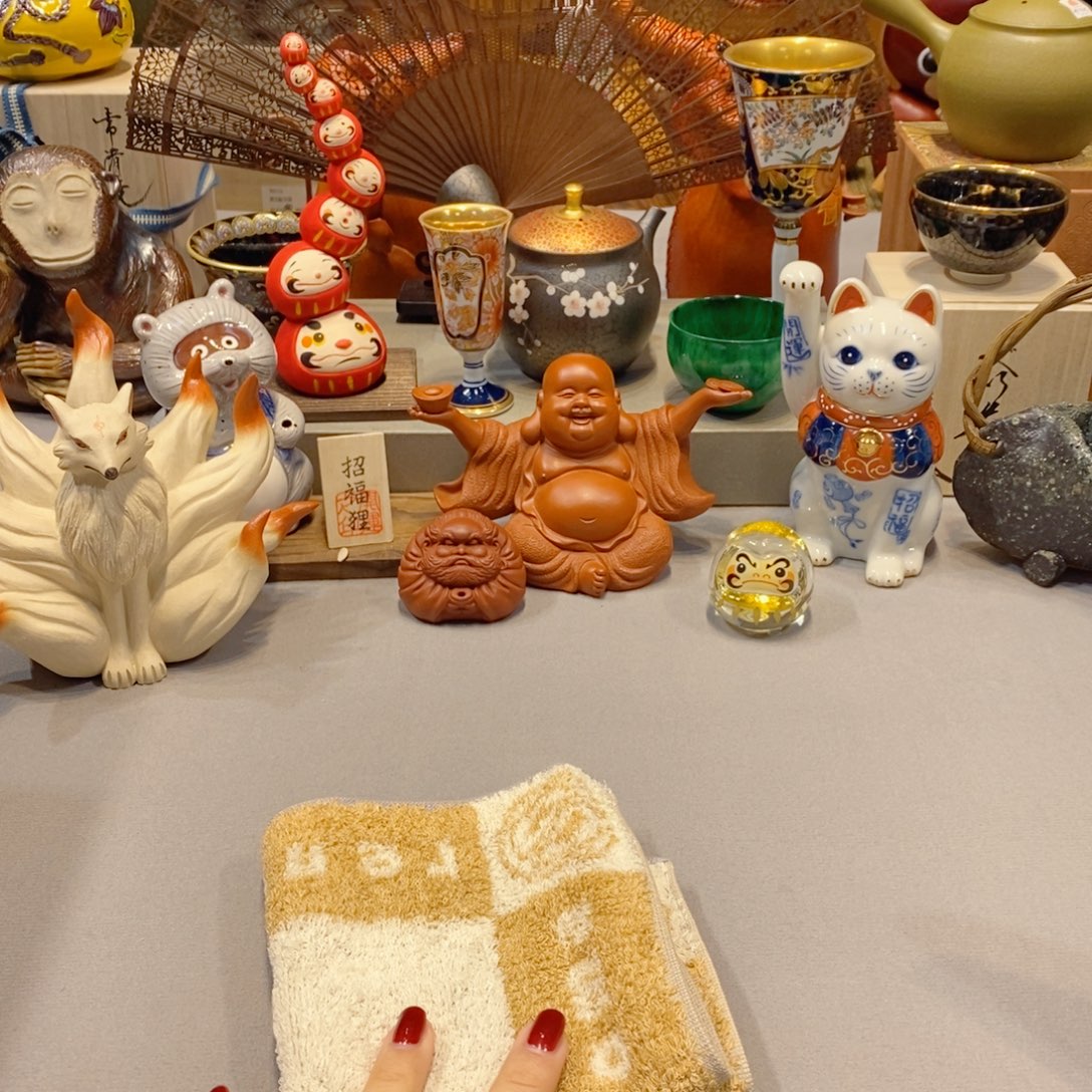 M***i如图所示 观兰器物