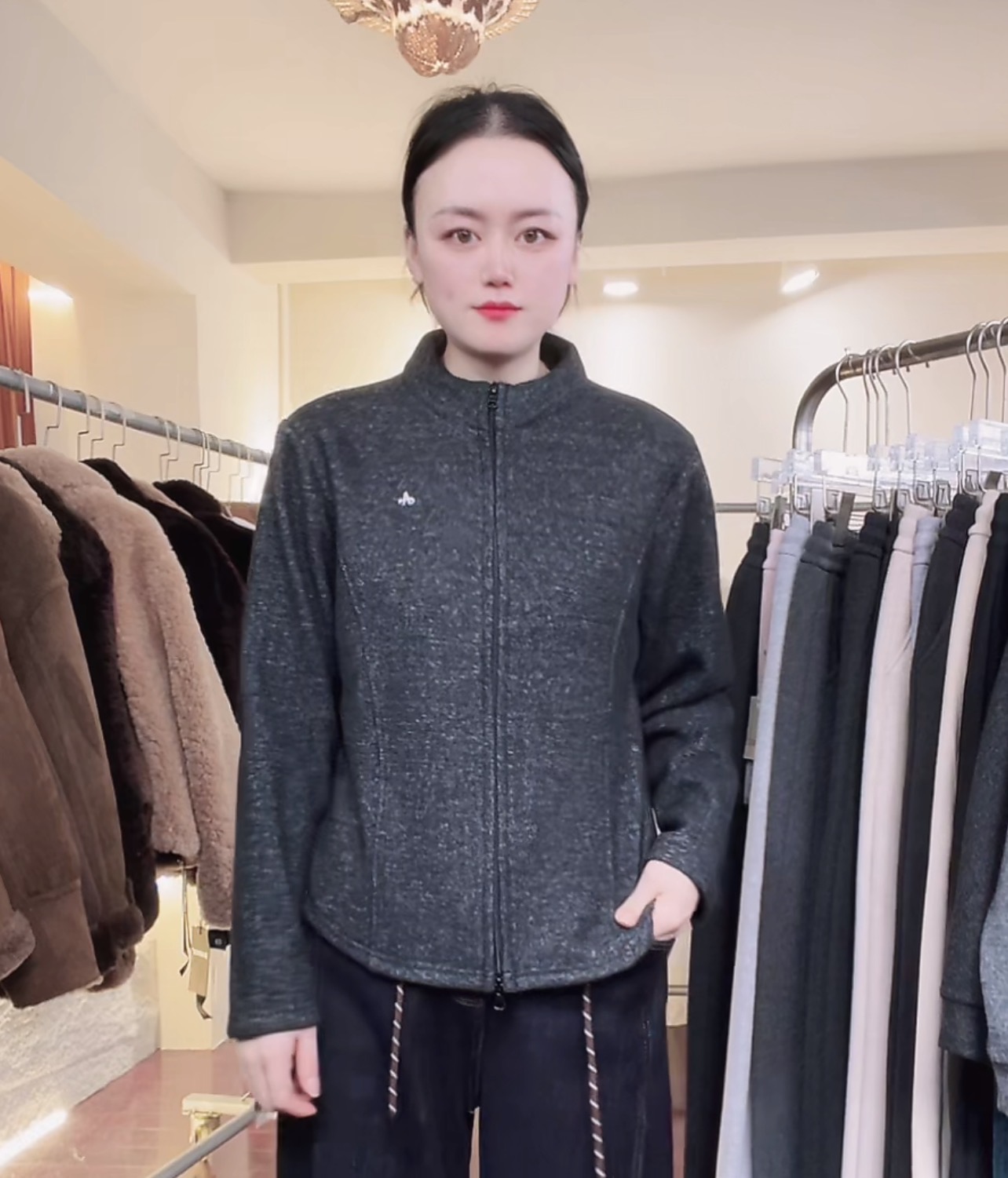 YK63132(聚水潭）刺绣加厚款拼接拉链卫衣开衫小香风百搭女士外套