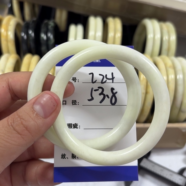 未镶嵌蛇纹石玉手镯