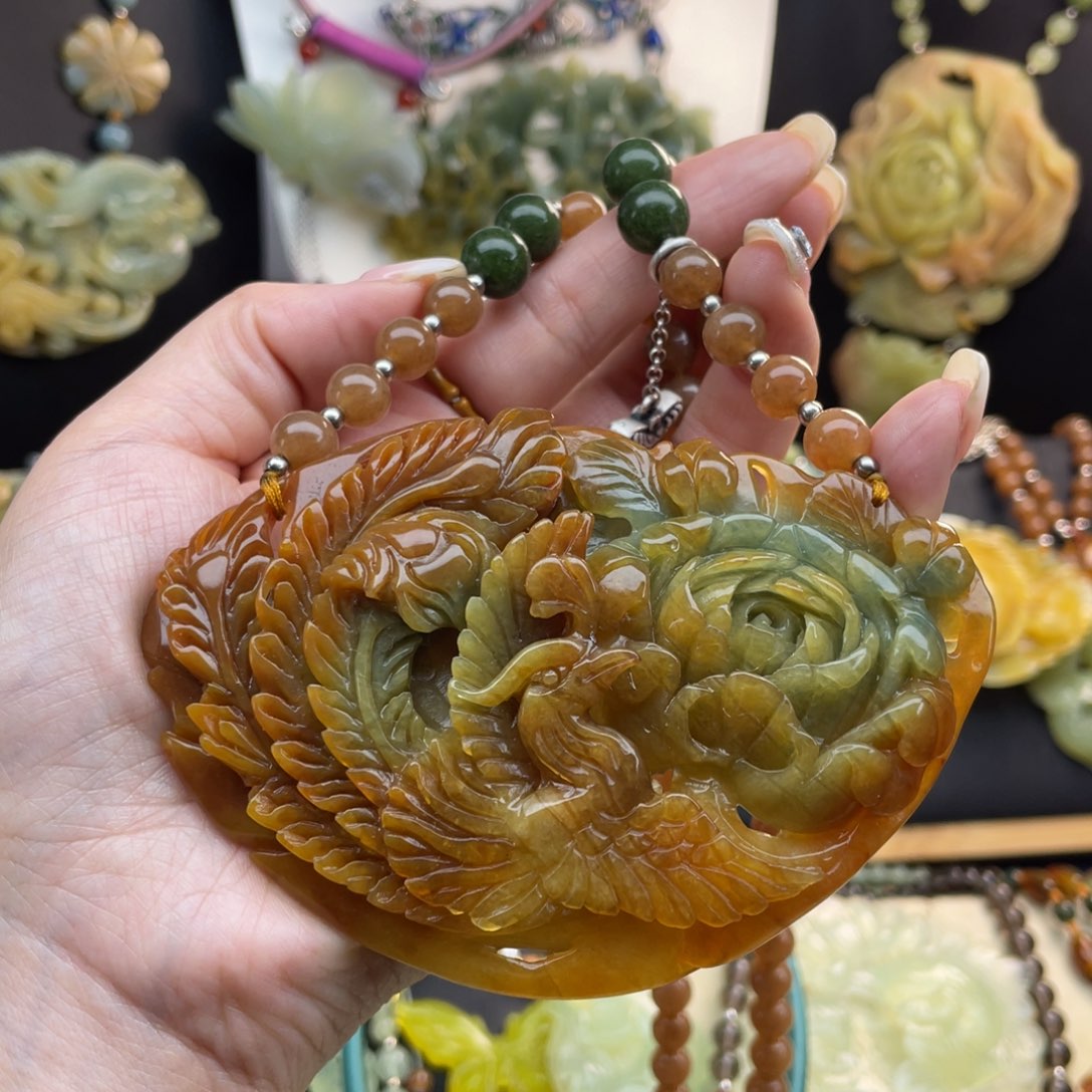 蛇纹石玉颈饰未镶嵌