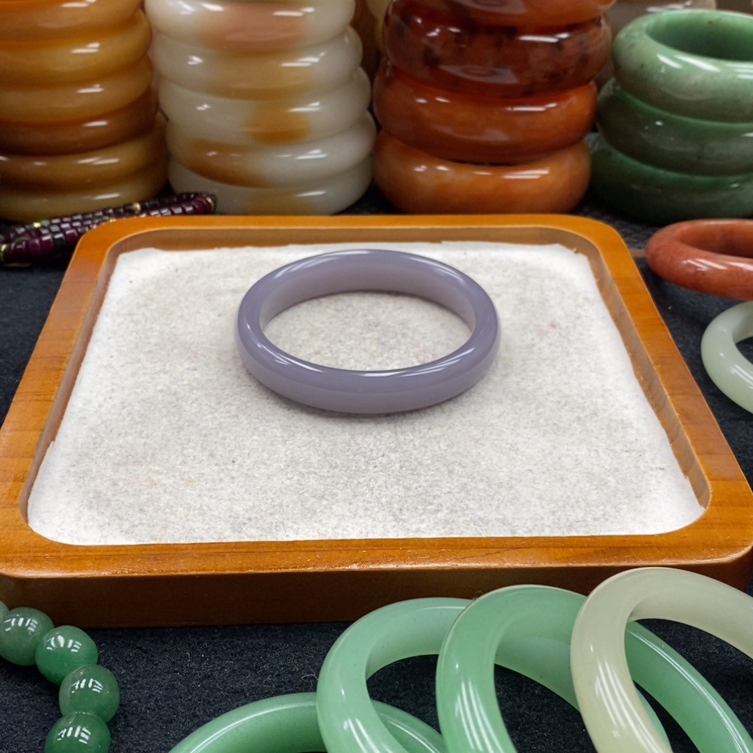 土***倪石英岩玉未镶嵌手镯（圆镯）