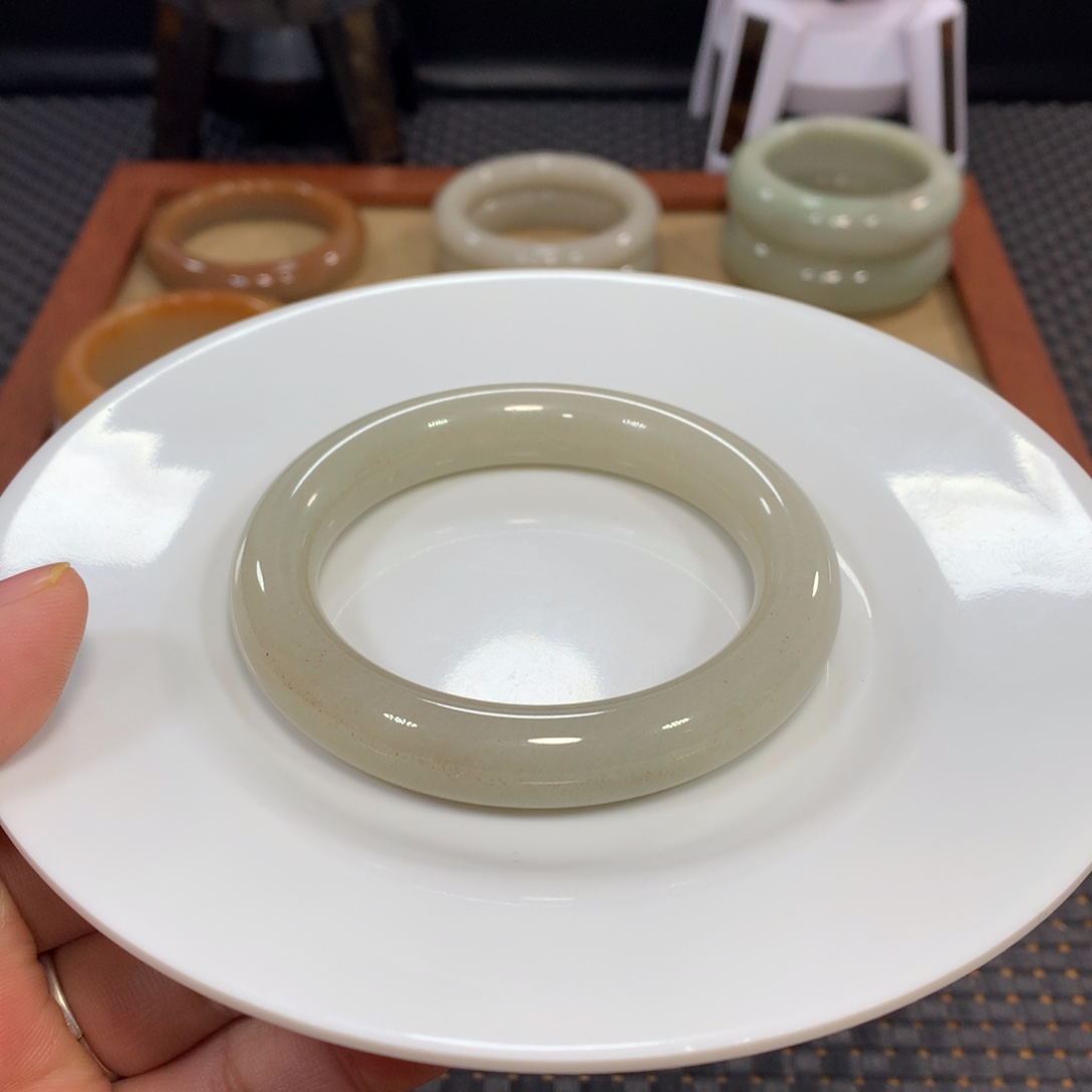 石英质玉（佘太翠）未镶嵌手镯漏58.1豆青圆条3号