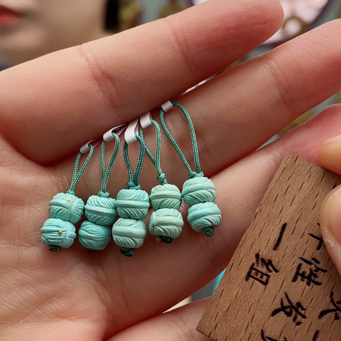 绿松石颈饰未镶嵌