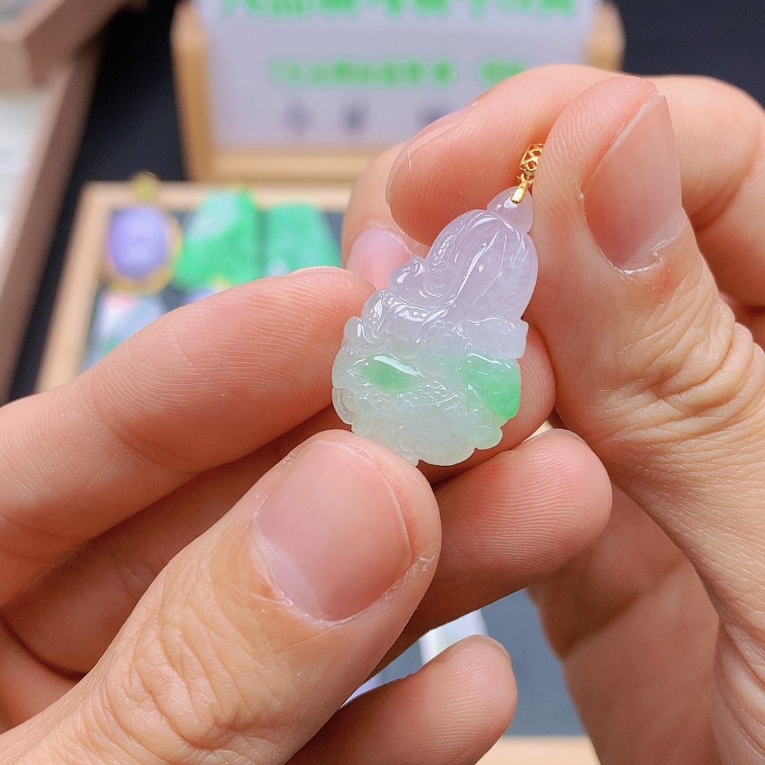 翡翠18K金镶嵌颈饰翡翠