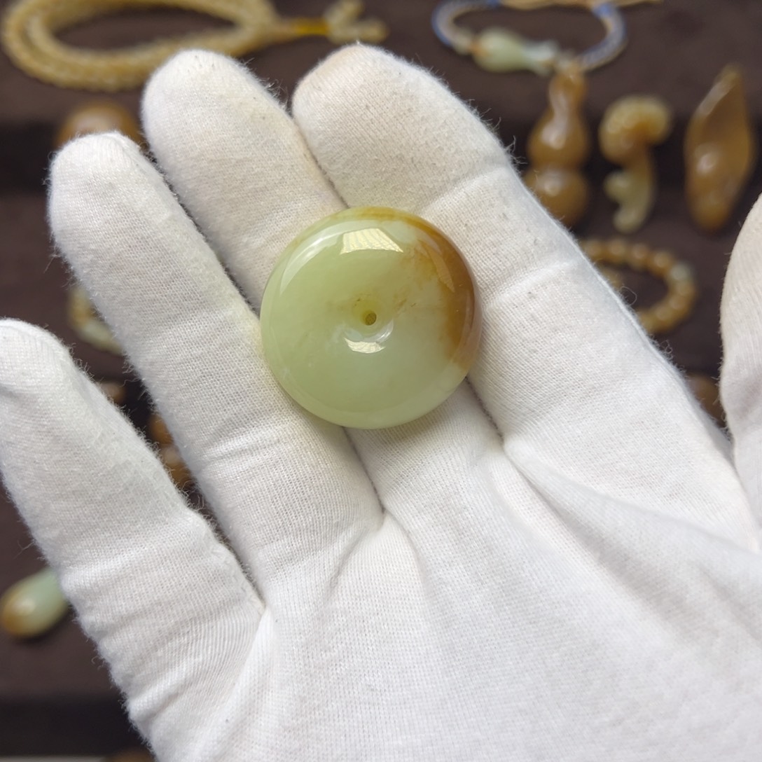 和田玉（糖玉）未镶嵌颈饰