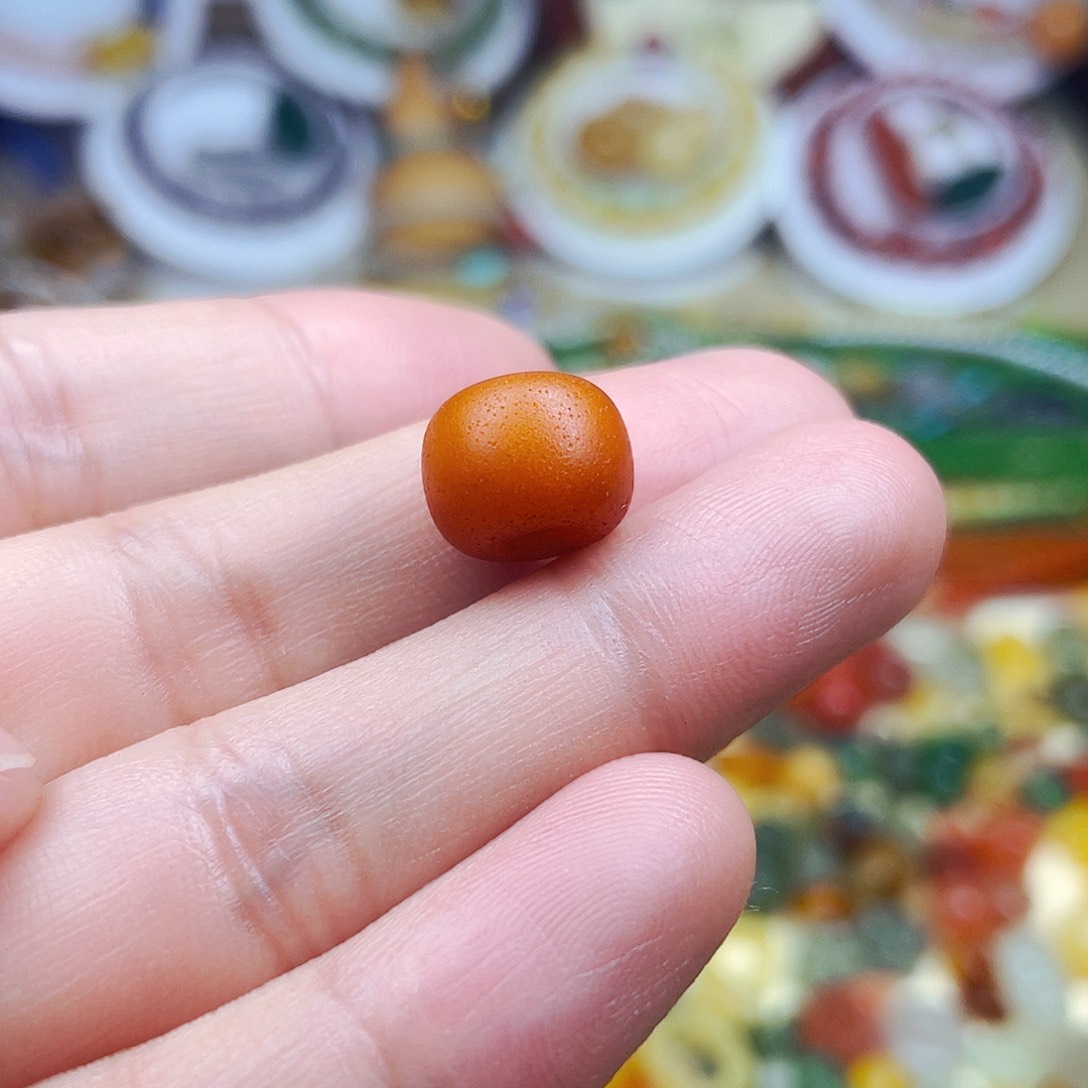 琥珀裸石未镶嵌订制