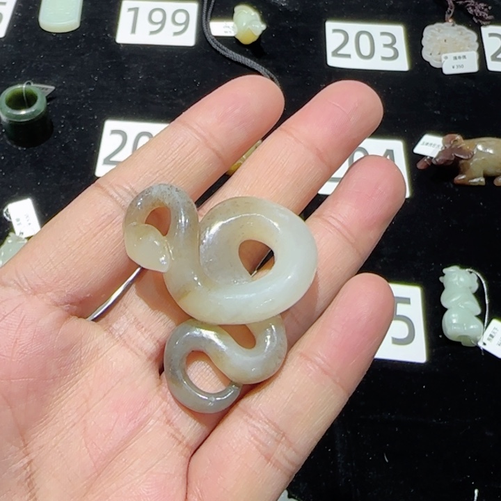 和田玉颈饰未镶嵌半**语