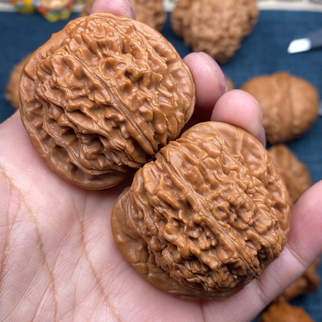 文玩核桃把件44.5精品红皮汉高楼大克重