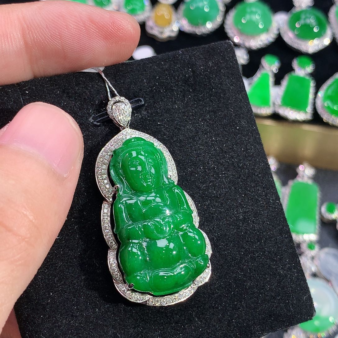 翡翠18K金镶嵌颈饰