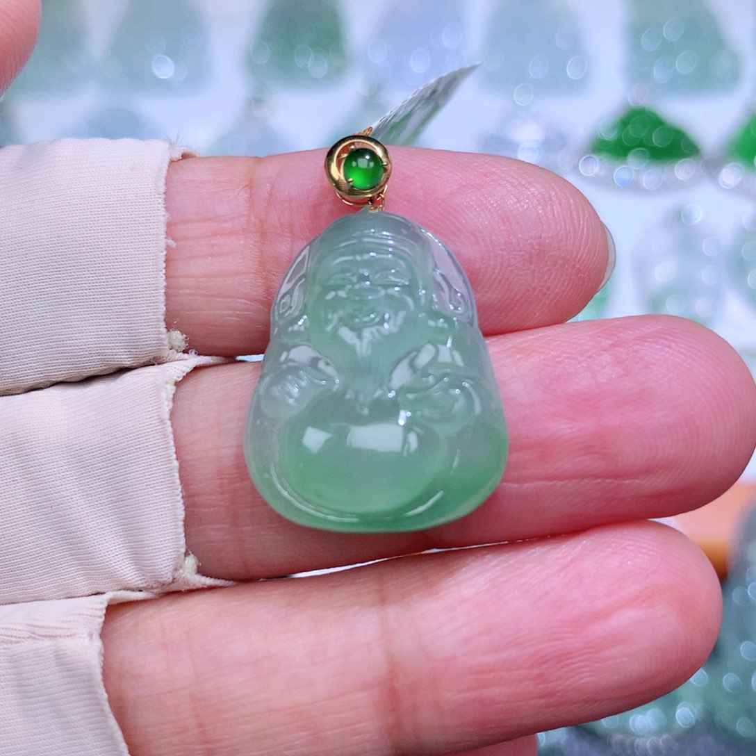 翡翠18K金镶嵌颈饰财神爷