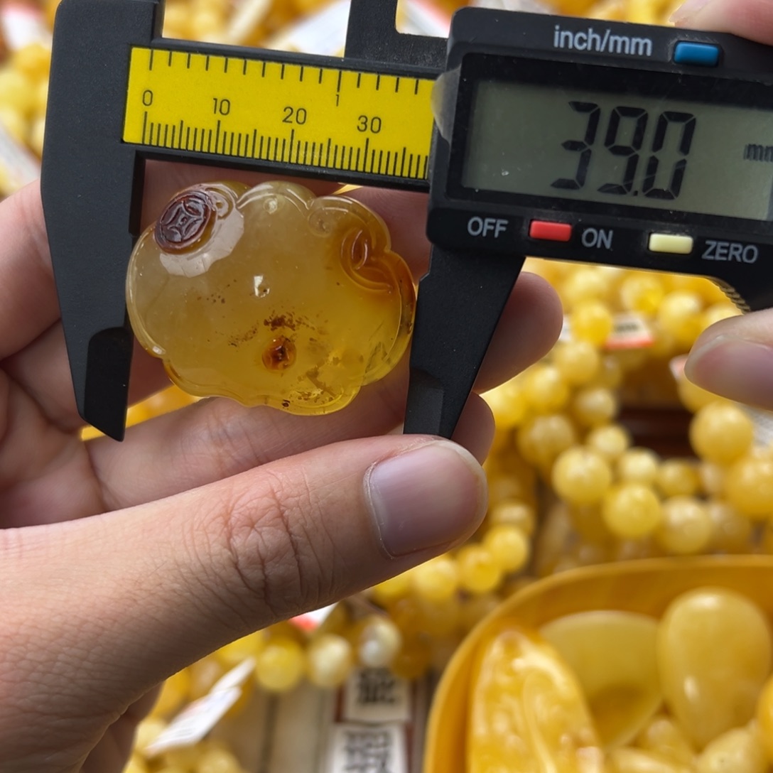 琥珀珠宝奇石未镶嵌