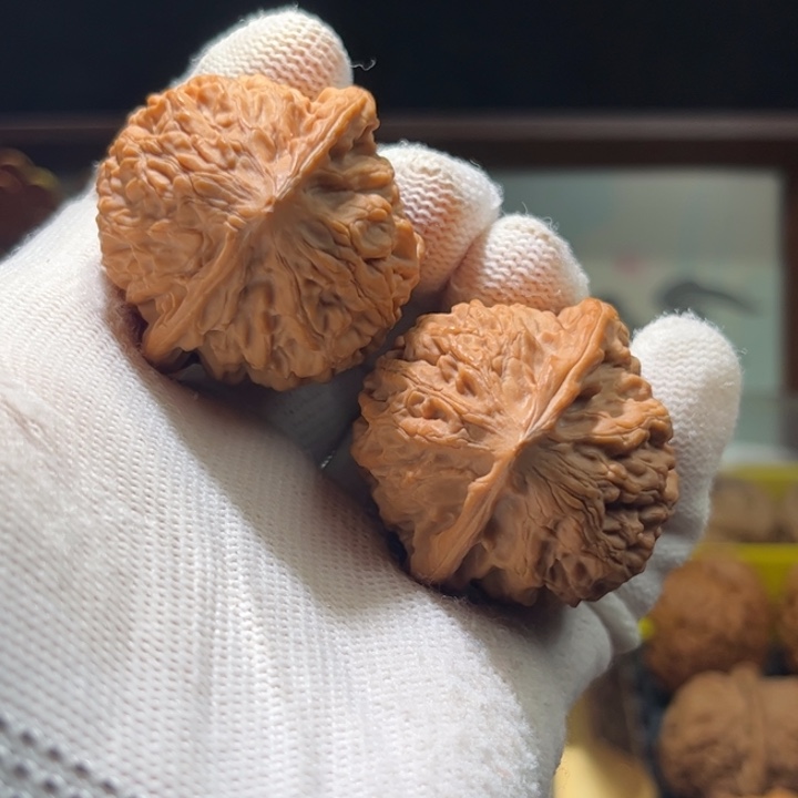 文玩核桃吊坠金牛39