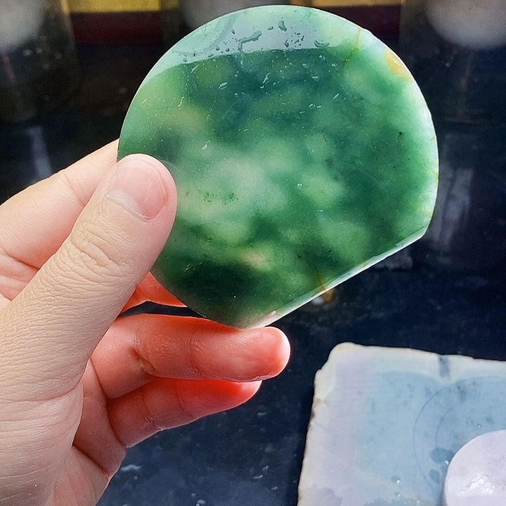 翡翠未镶嵌颈饰毛料13