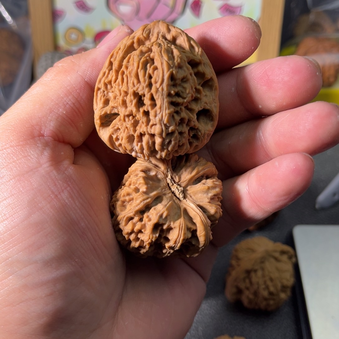 文玩核桃吊坠美***子南疆