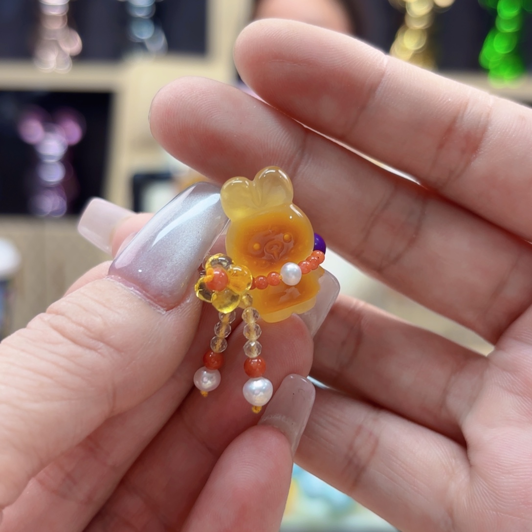 琥珀未镶嵌颈饰琥珀