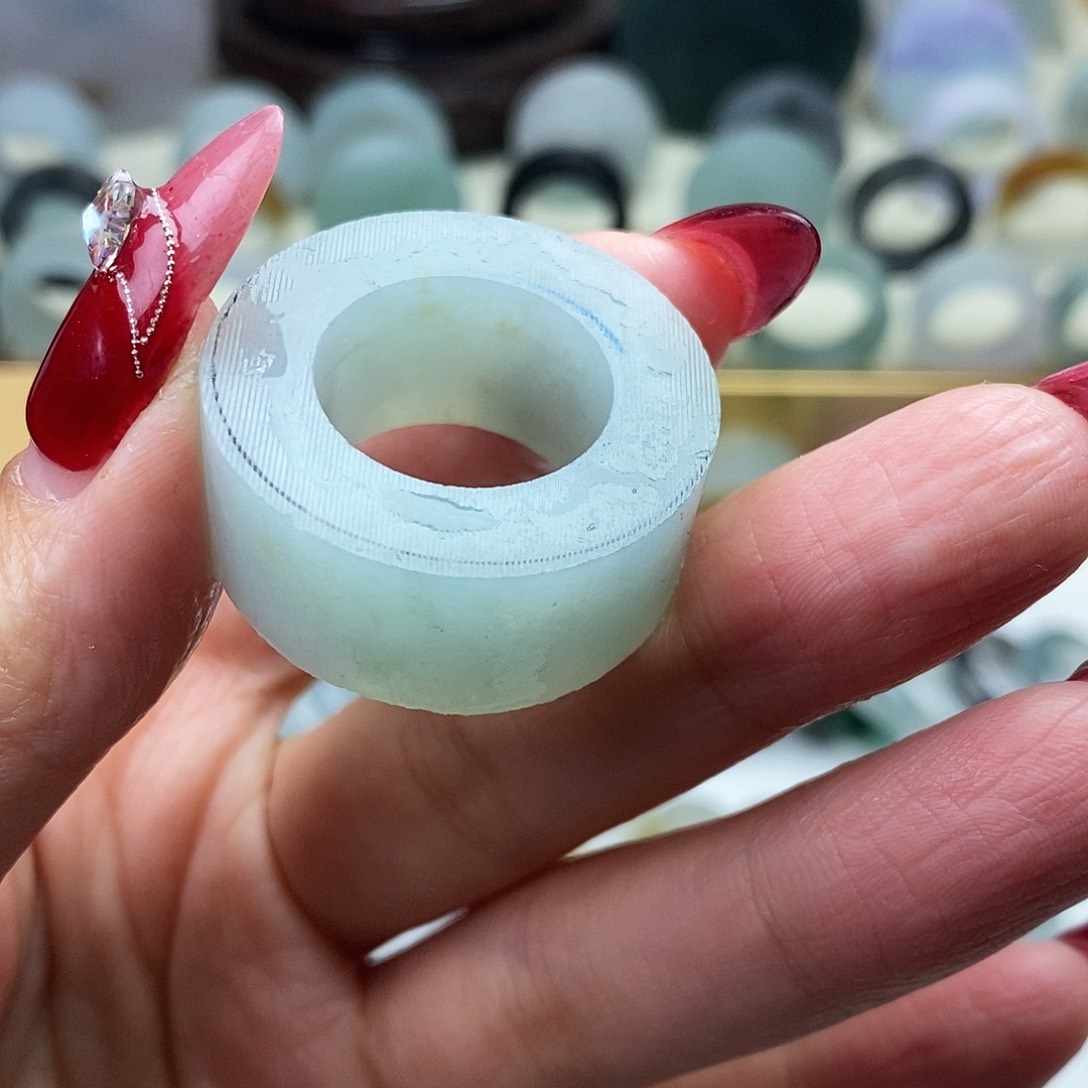 定制翡翠未镶嵌小***?翡翠