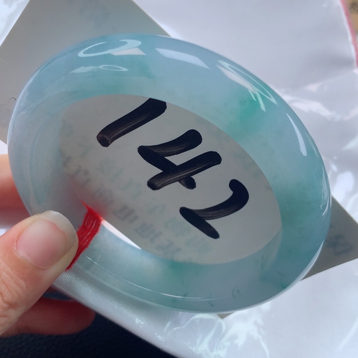翡翠手镯未镶嵌冰飘花