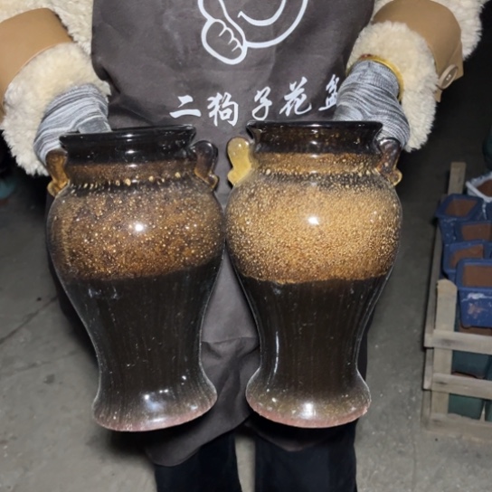 红陶口12高27瑕疵