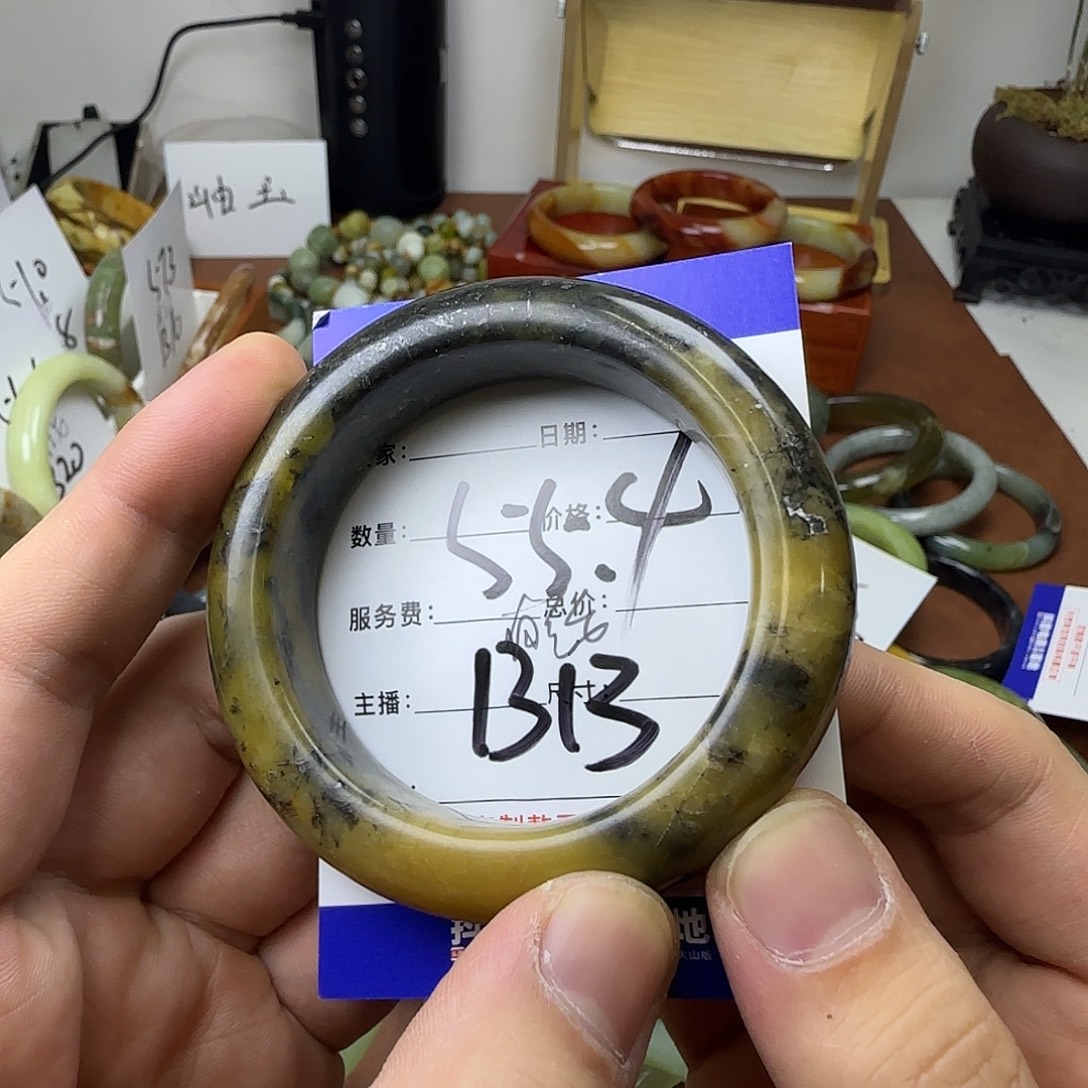 蛇纹石玉未镶嵌手镯