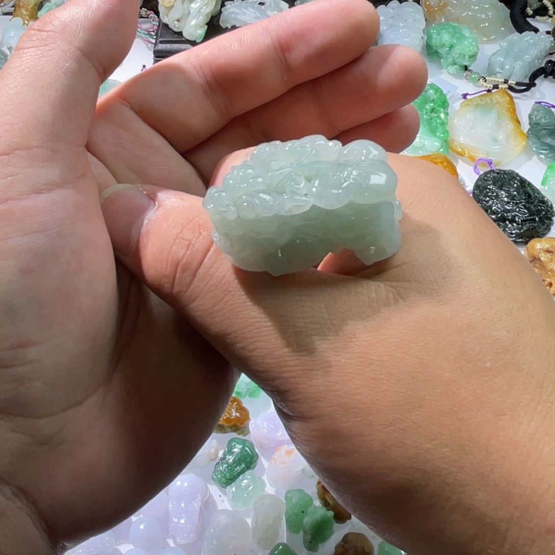 翡翠颈饰未镶嵌天然