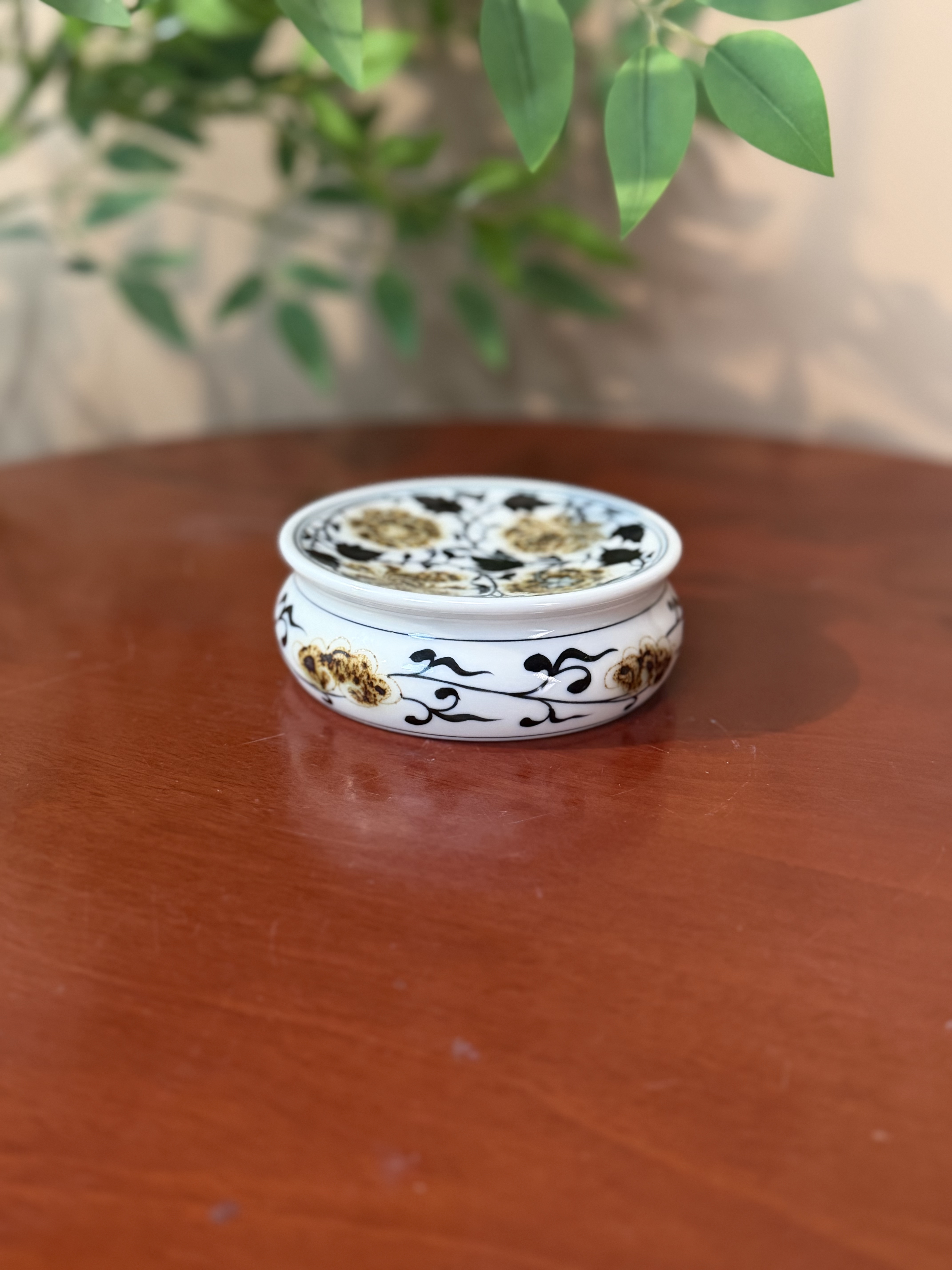 A984【景墨春风】景德镇手工手绘釉里金四项牡丹盖置9.5cm