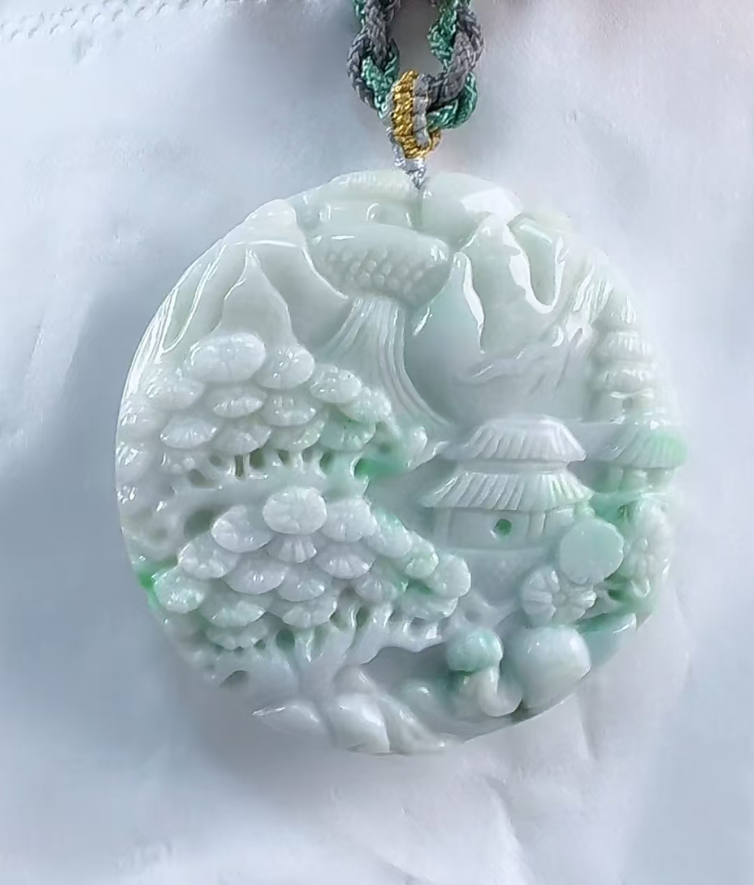 天然翡翠A货山水牌吊坠（多样性发货发其一）宽52-54厚10-12