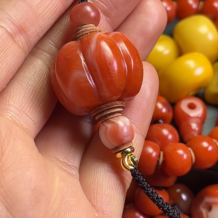 颈饰琉璃吉****）琉璃…………