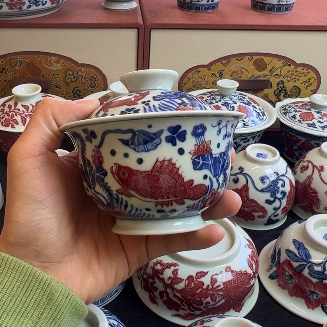 正绎堂釉里红鱼藻盖碗