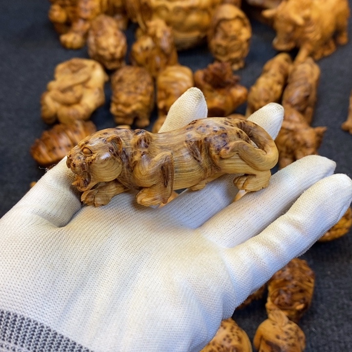 柏木随**遇豹子手把件手把件