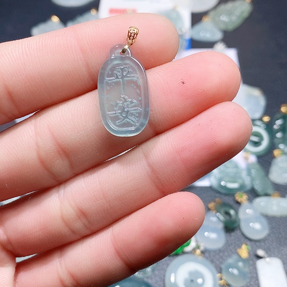 翡翠吊坠(不含链)18K金镶嵌