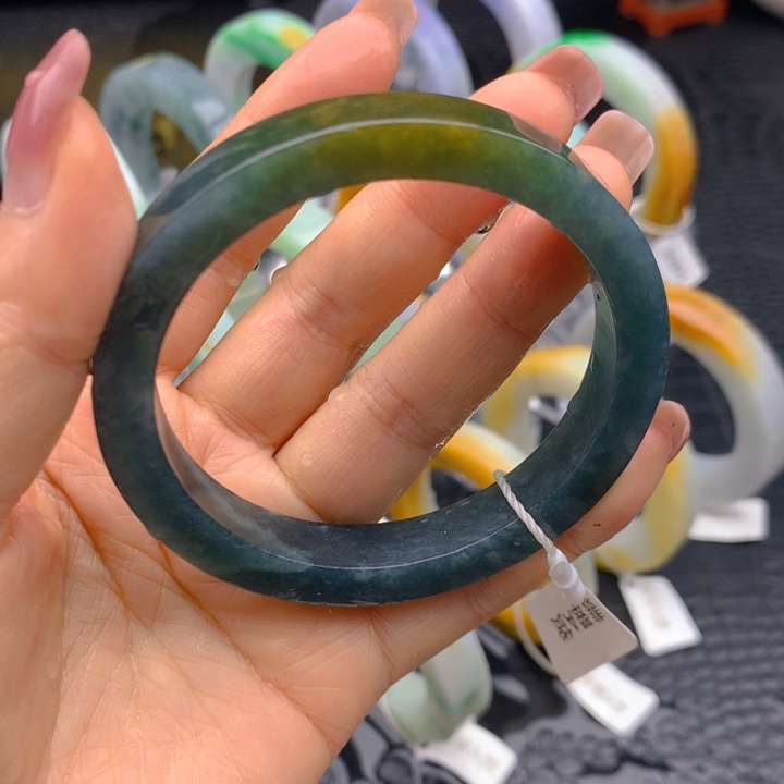 定制翡翠未镶嵌翡翠手镯