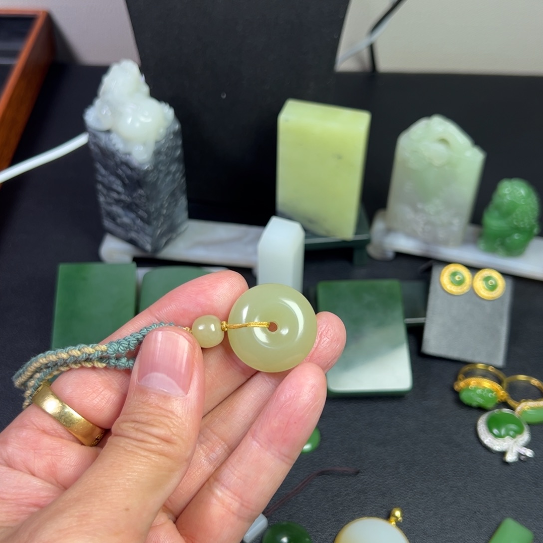 和田玉颈饰未镶嵌