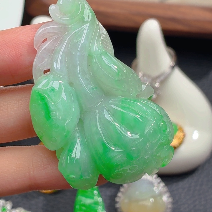 颈饰未镶嵌翡翠吊坠
