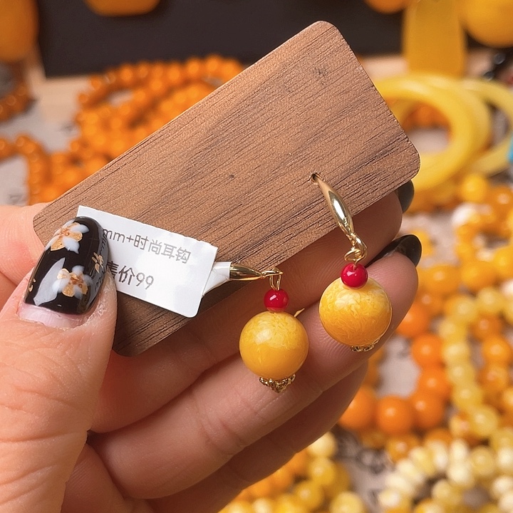 波罗的海鸡油红卡11耳钩